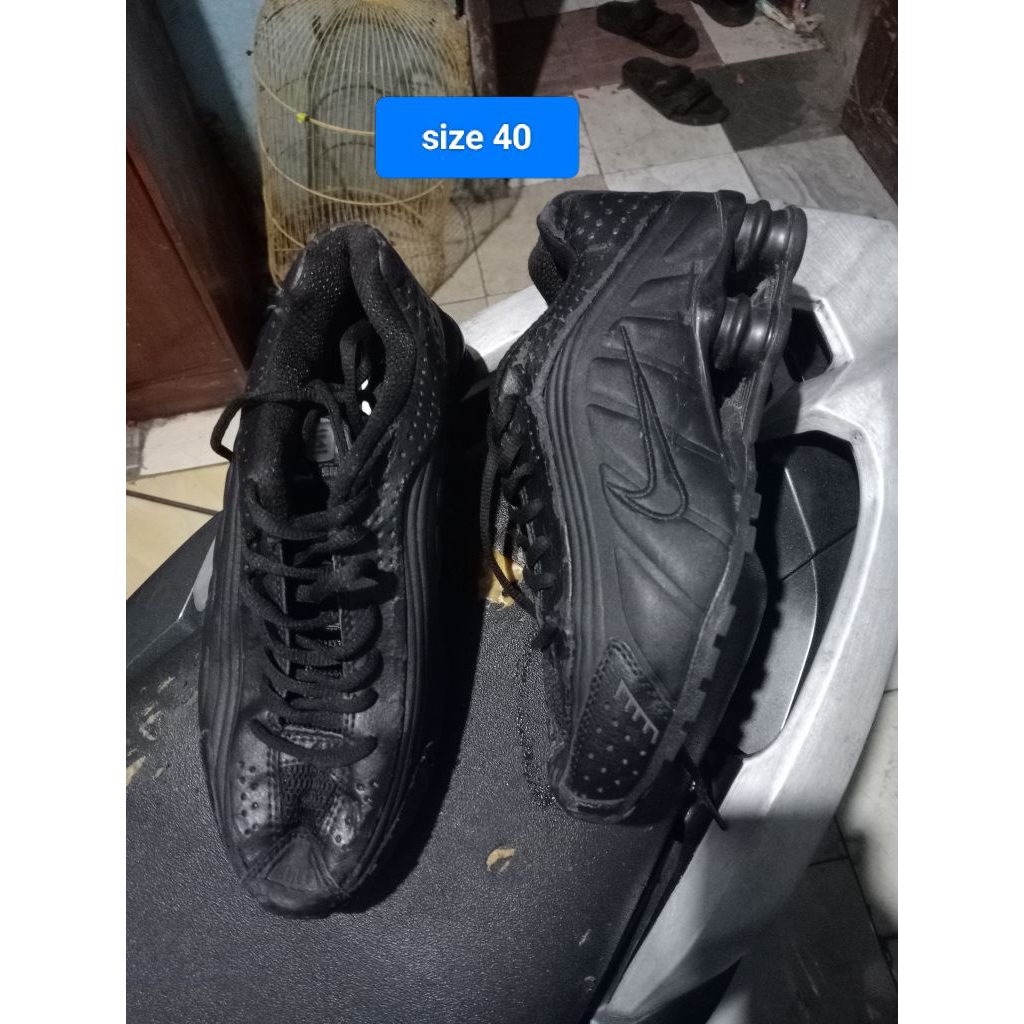 sepatu second shok size 40 full black