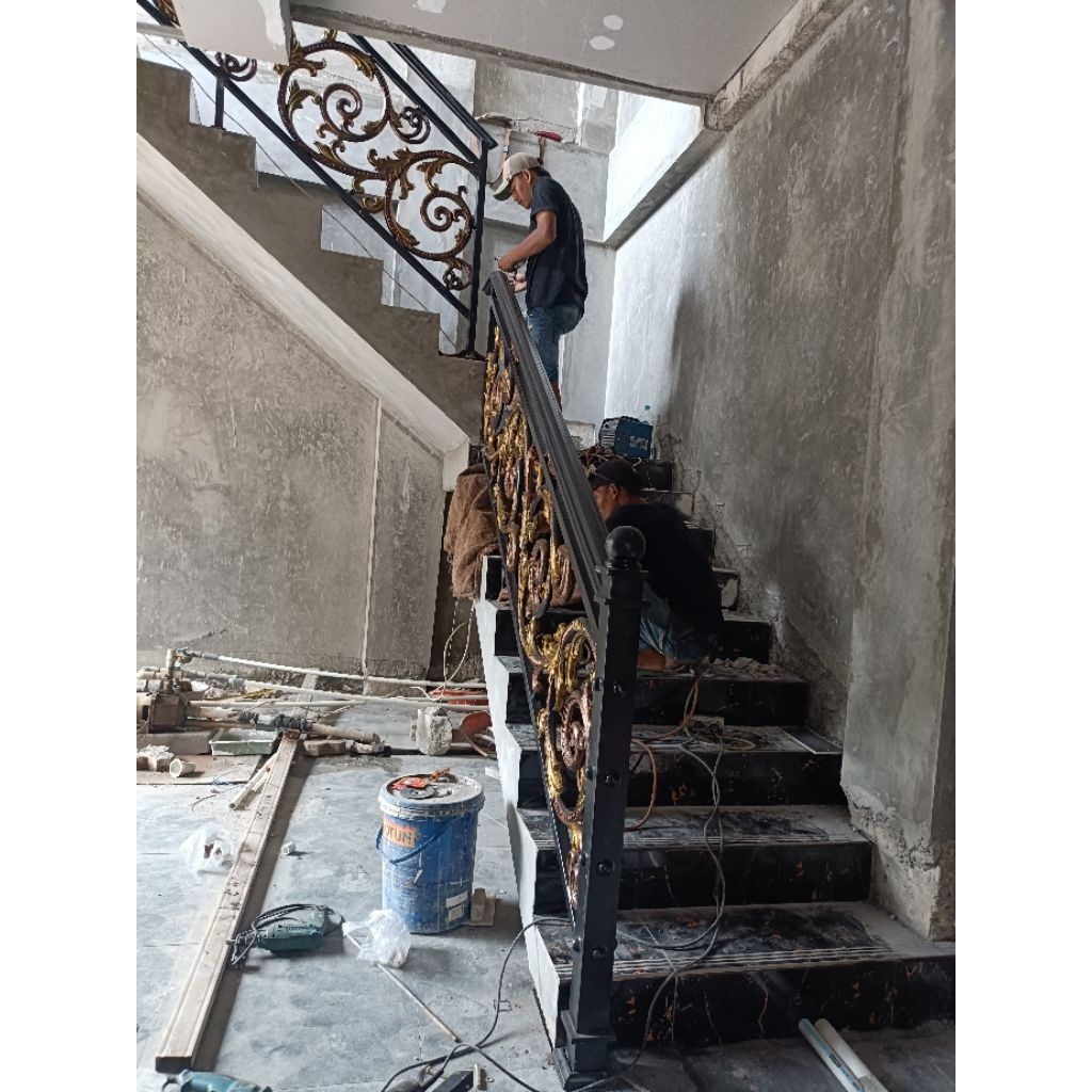 RAILING TANGGA BESI TEMPA KLASIK