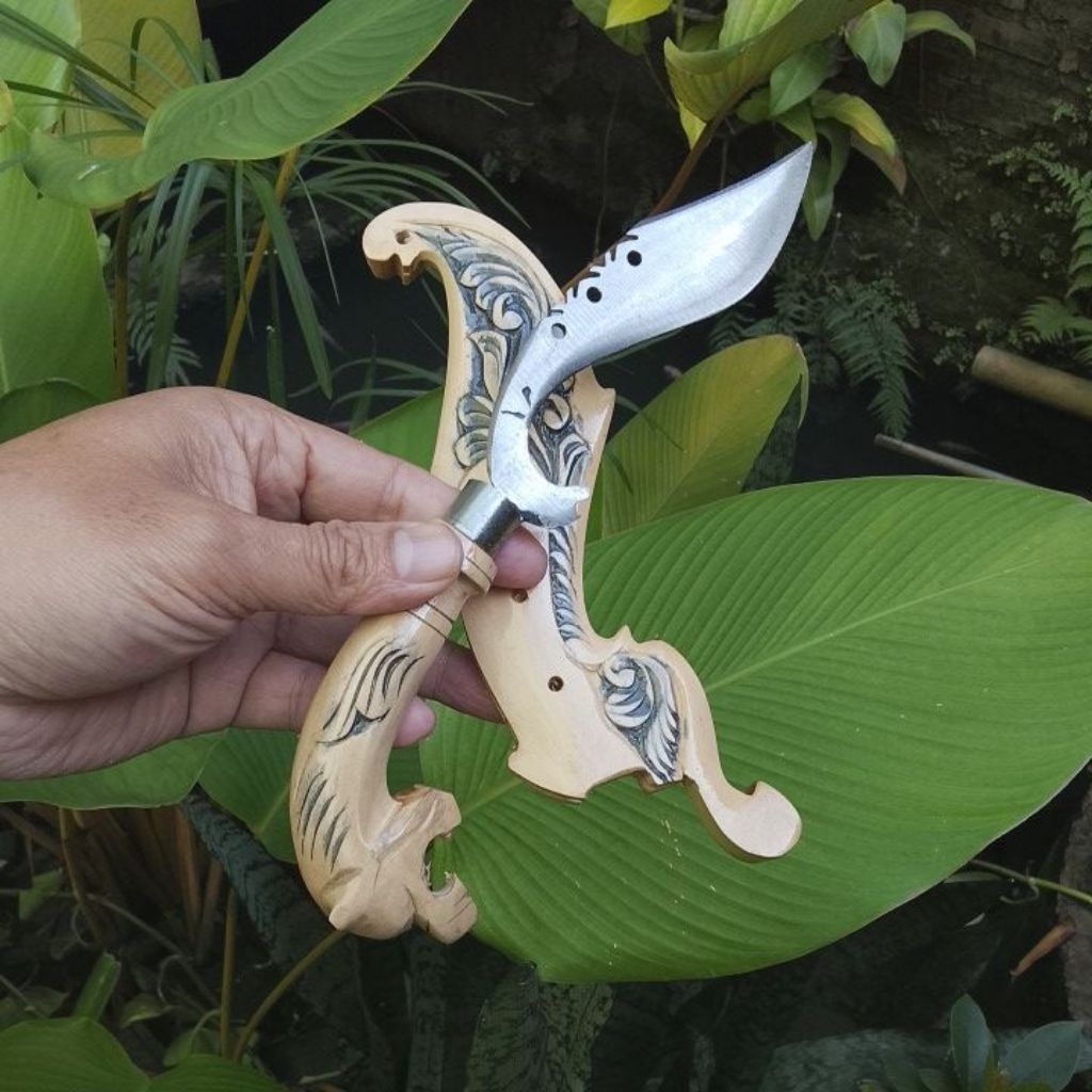 Sovenir Kujang Baja 12 cm Kayu Putih Pohon Kopi