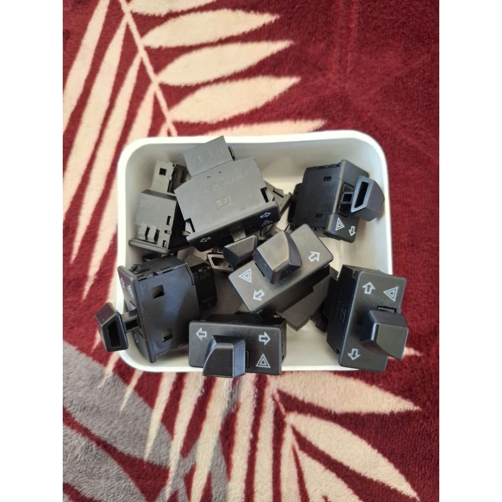 Saklar hazard Beat Fi