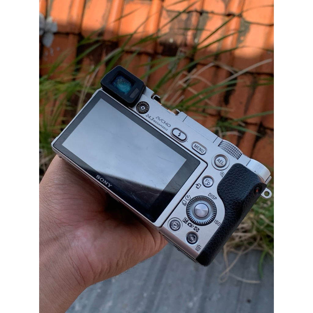 sony a6000 lensa 35mm oss