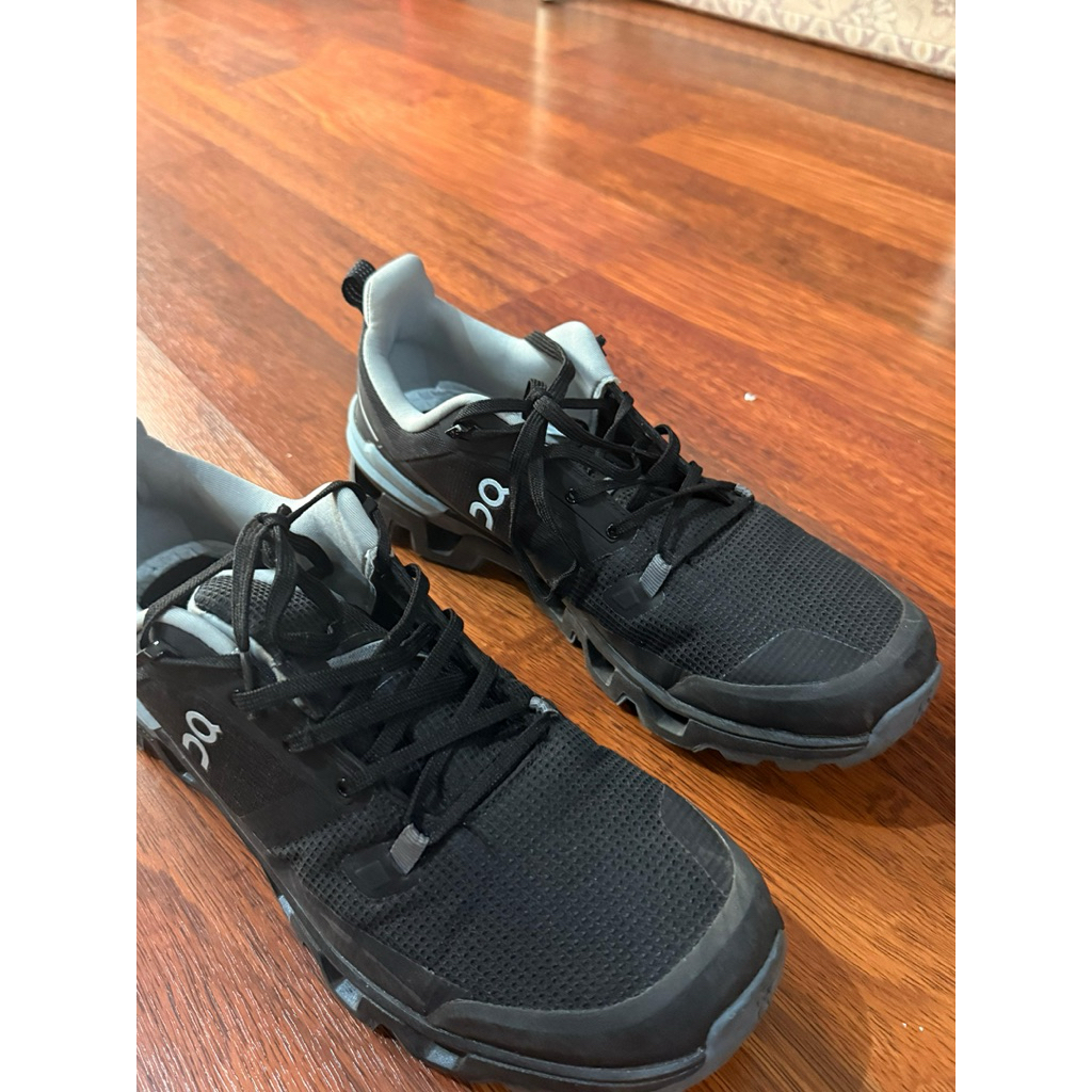 On Cloud Men Sneakers