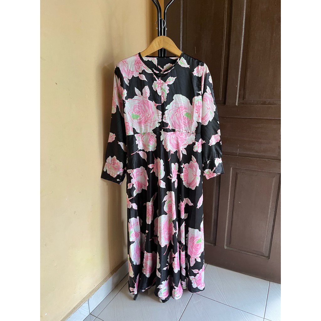 dress gamis satin motif bunga hitam pink baju atasan wanita murah cantik