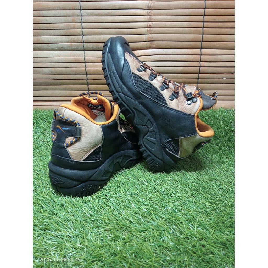 Sepatu Outdoor Second Reebok Vintage DMX mid cut 40,5/25,5cm