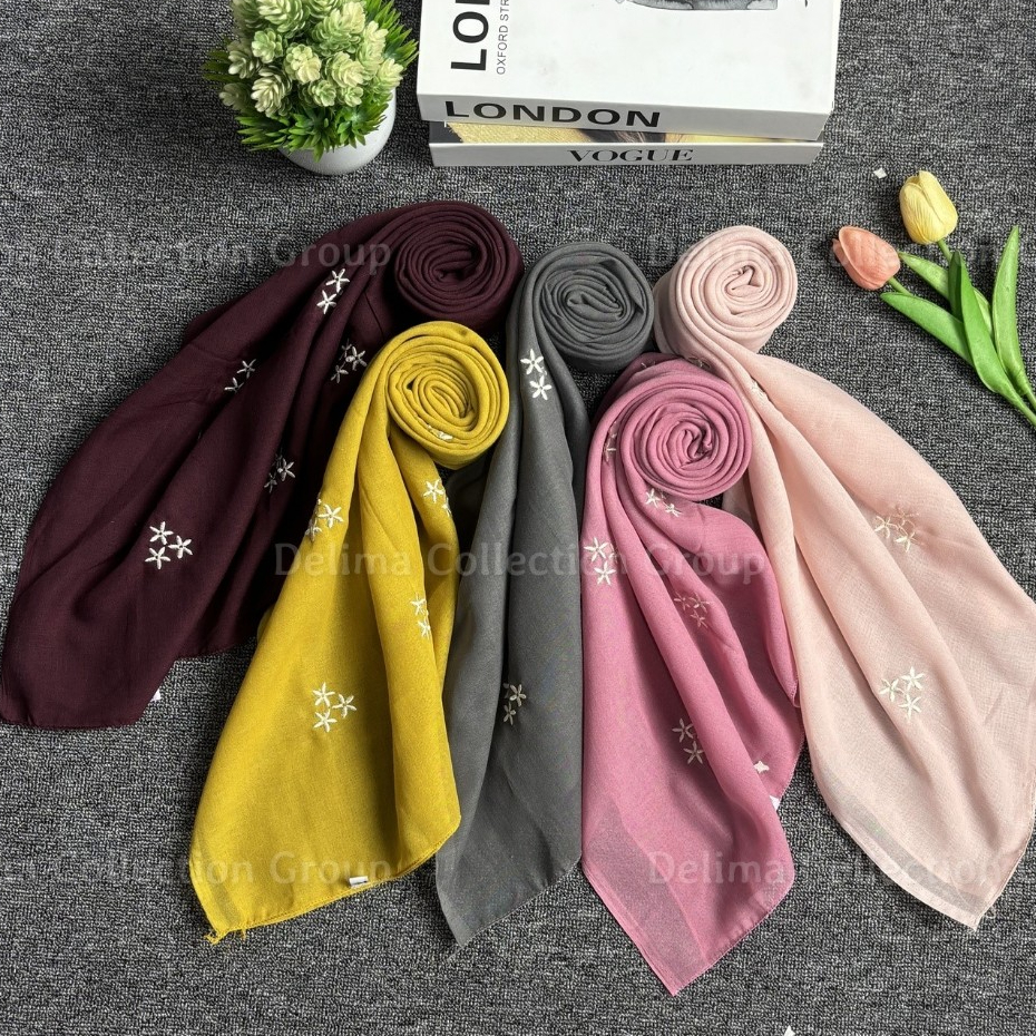 Hijab Segi Empat Paris Motif Bordir Bintang / Jilbab segiempat paris bordir bintang