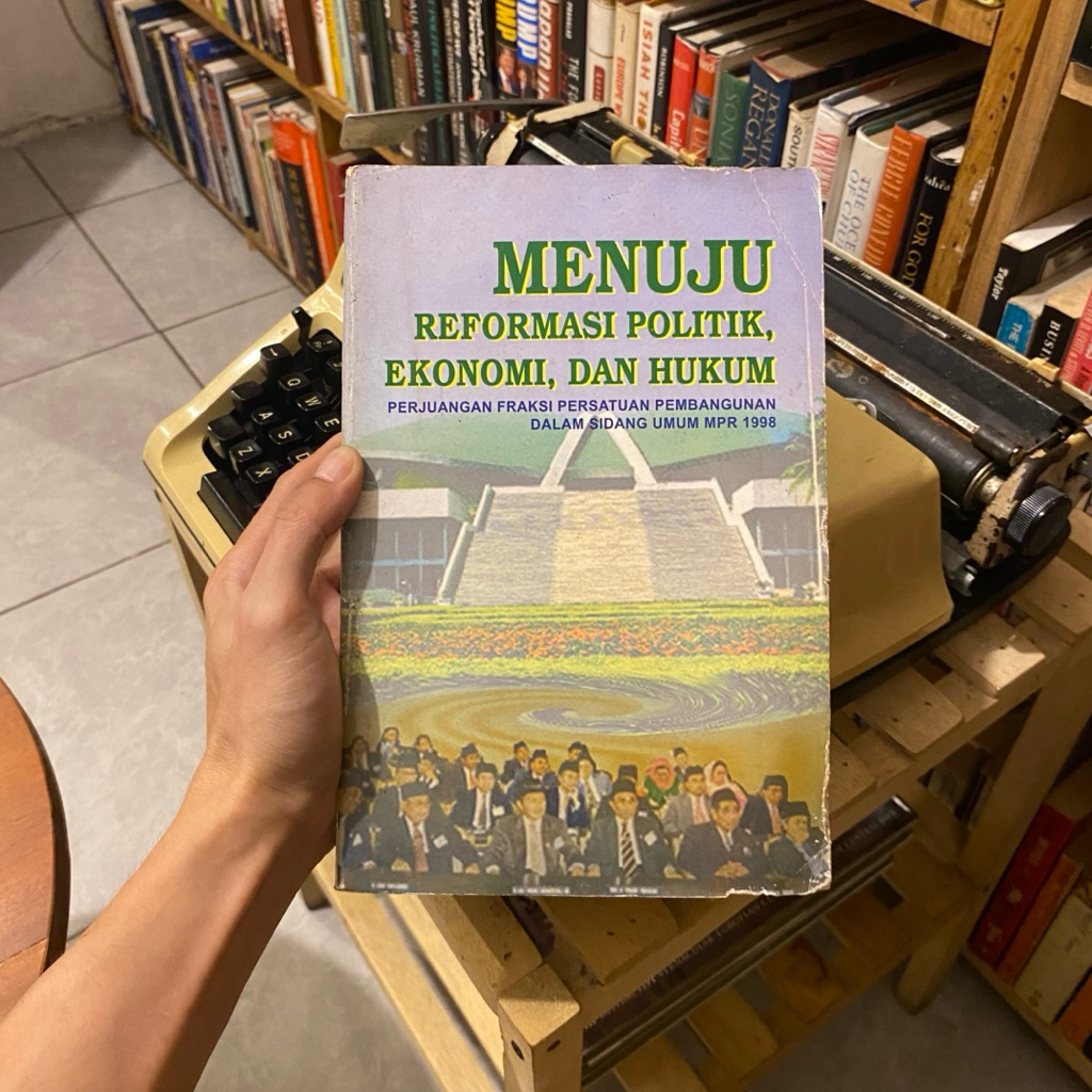 BUKU LAWAS > MENUJU REFORMASI POLITIK EKONOMI DAN HUKUM - H. DARUSSAMIN