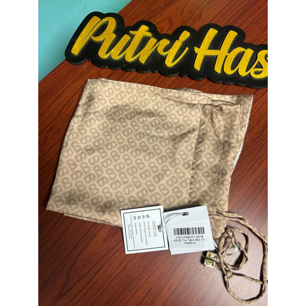 Tapis Slip On ~ Hazelnut (As is)