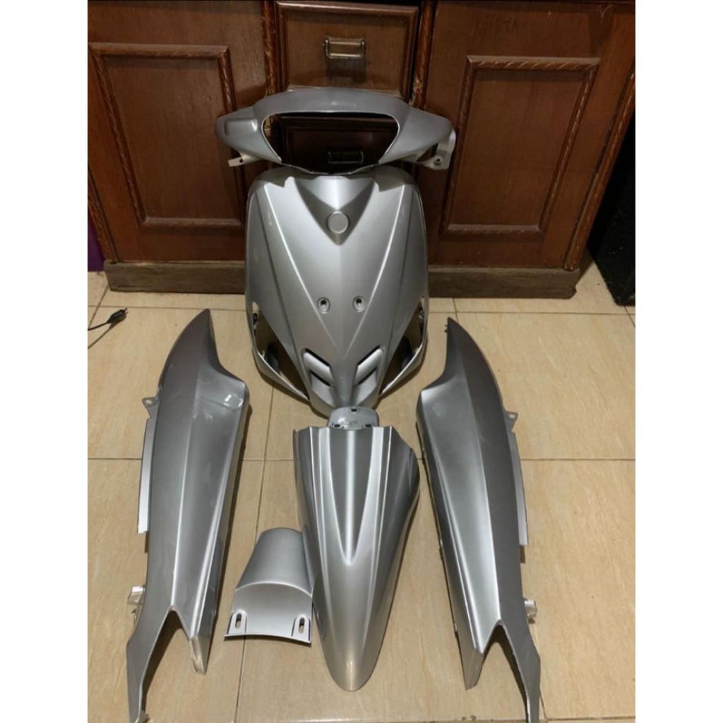 Body mio sporty warna silver