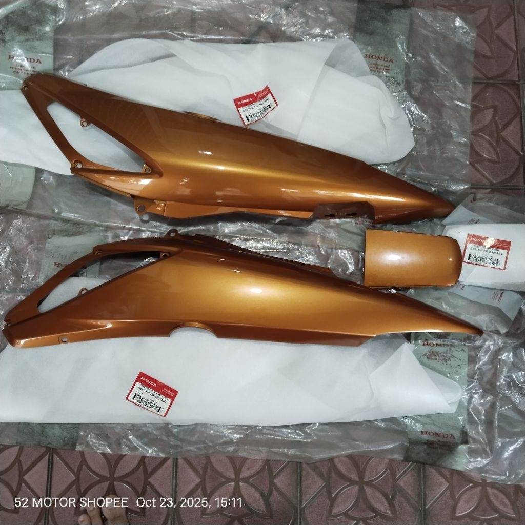 cover body belakang set cover tail supra x 125 FMR Gold orange original AHM
