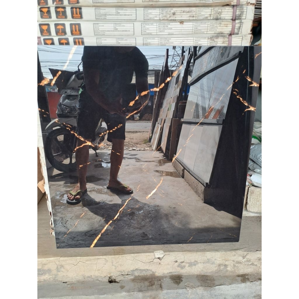 granit hitam motif uk 60x60