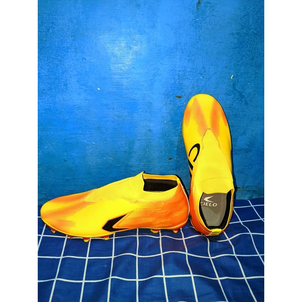 sepatu sepak bola cielo keluaran terbaru, saya salah beli ukuran jadi dijual lagi. no 41. cocok untu