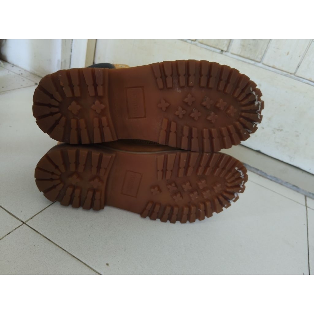 Sepatu boots kulit asli domba sz40/255