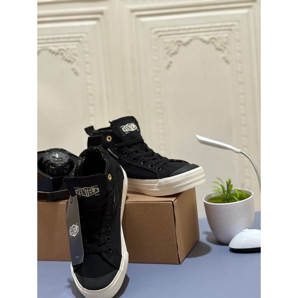 Vantela Evil Boot High Low  White Black