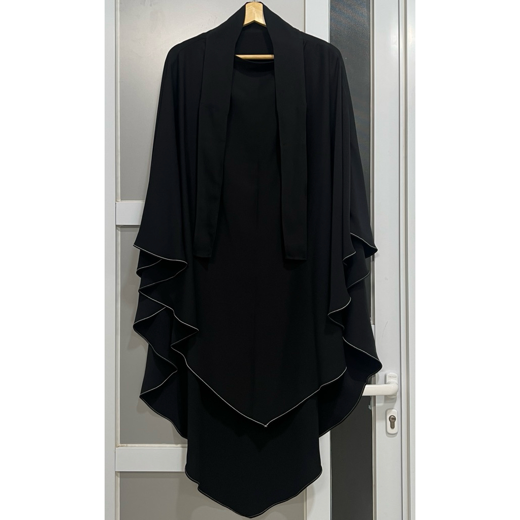 Preloved FK AM Black size M by elmadina