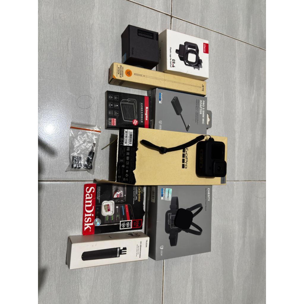 GoPro Hero 11 Full Set (Like New)