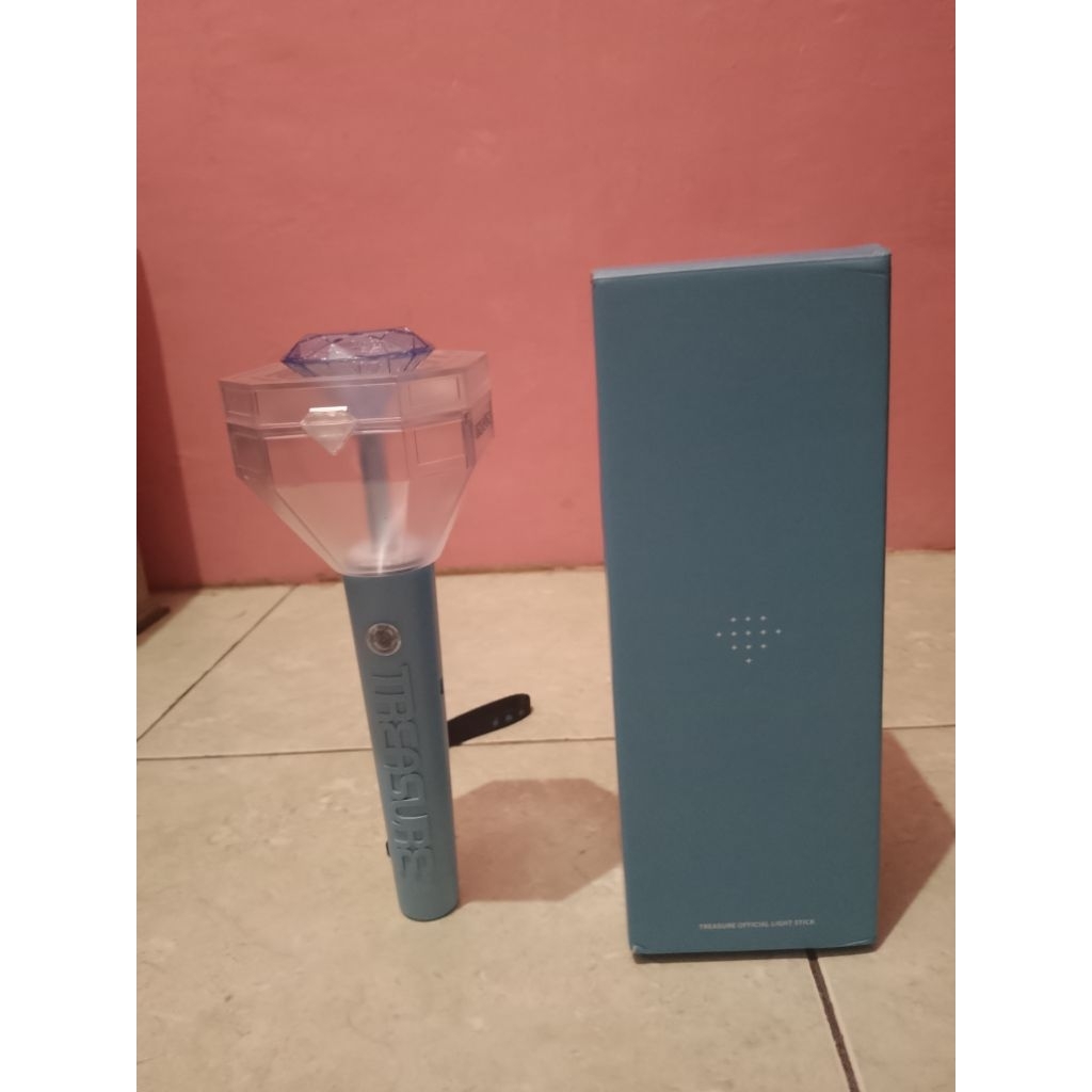 LIGHTSTICK TREASURE V1 OFFICIAL PRELOVED