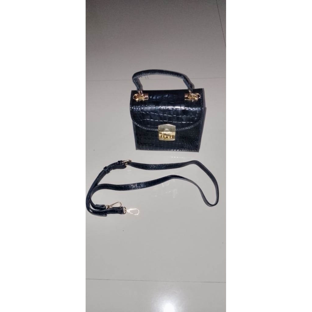 Tas Selempang Wanita Mini Hitam Motif Croco Preloved Bekas