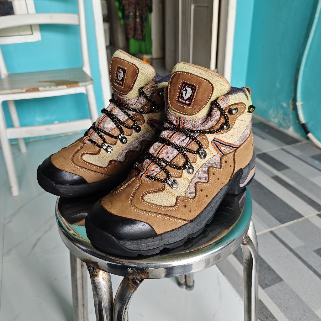 Sepatu Outdoor Black Yak Size 42,5 EUR