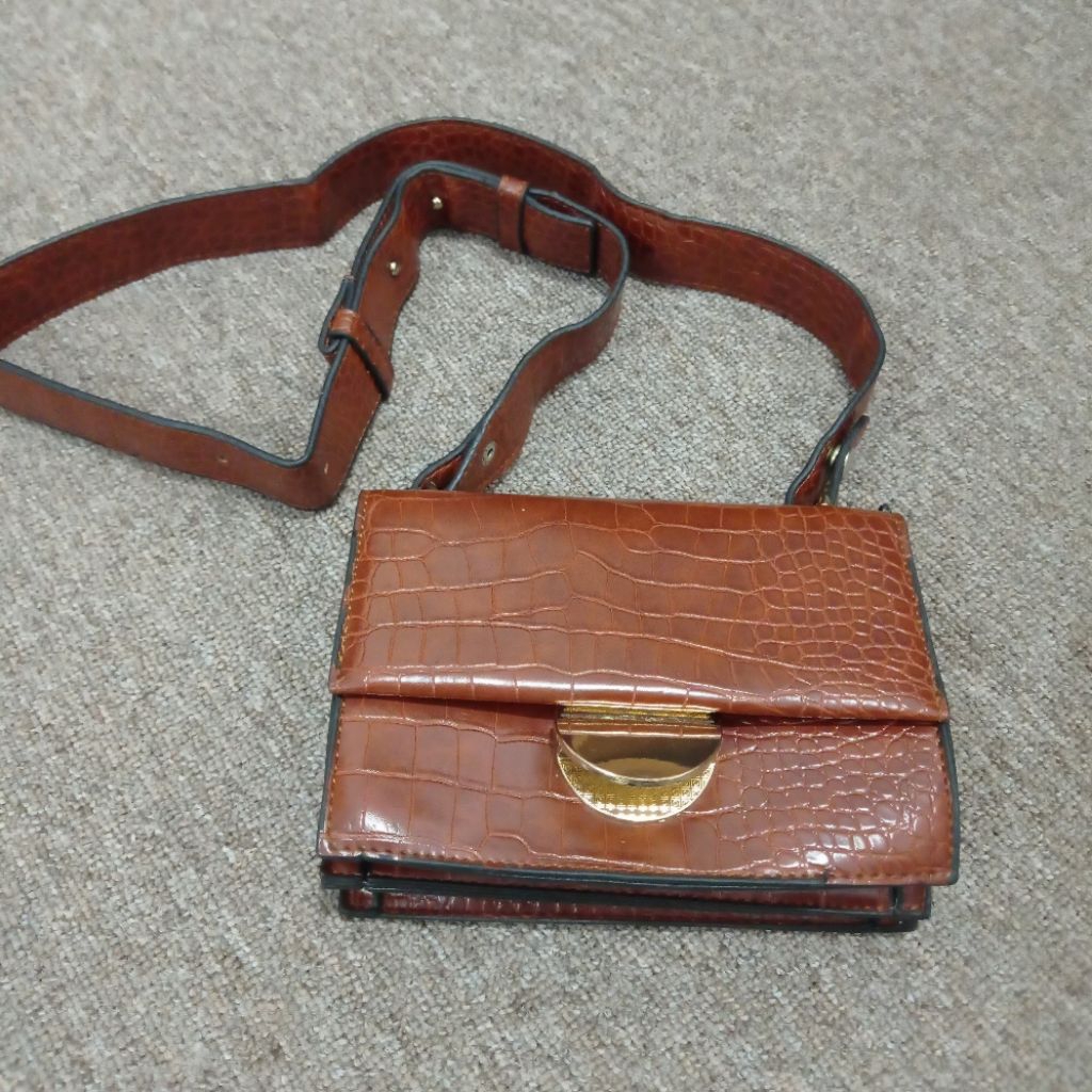 Preloved Tas Selempang Wanita Croco Bahan Kulit Sintetis