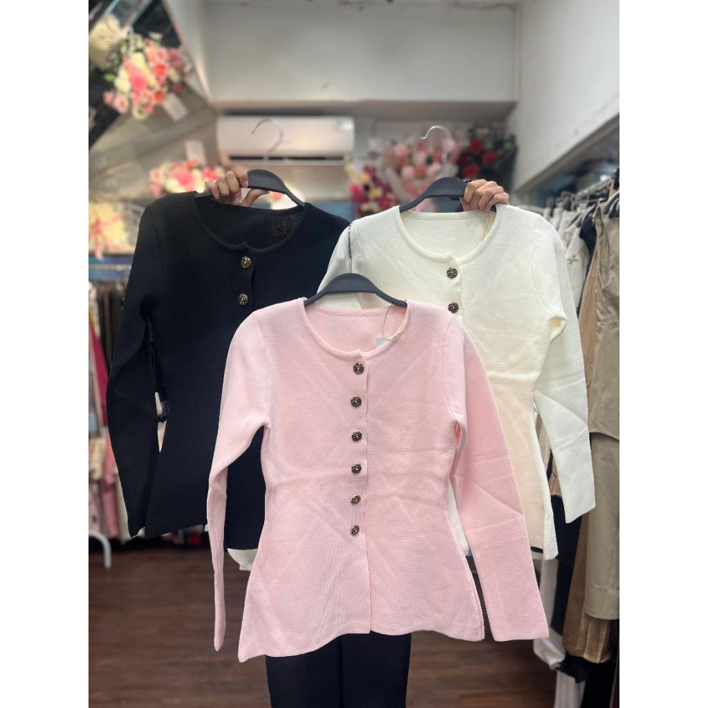 Baju wanita/atasan wanita/Cardigan Rajut Kancing Emas import bangkok