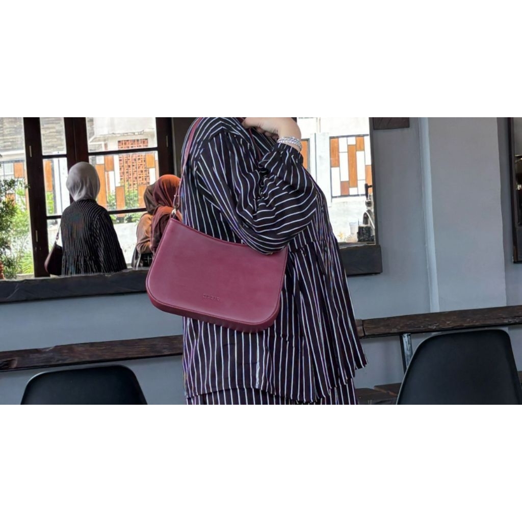 Preloved tas burgundy zerin