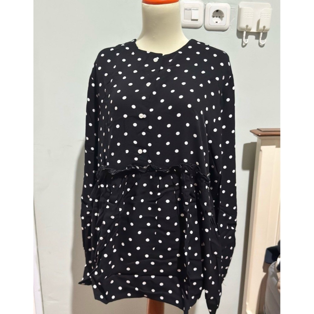 [PRELOVED] HIJABCHIC TUNIK HITAM POLKADOT