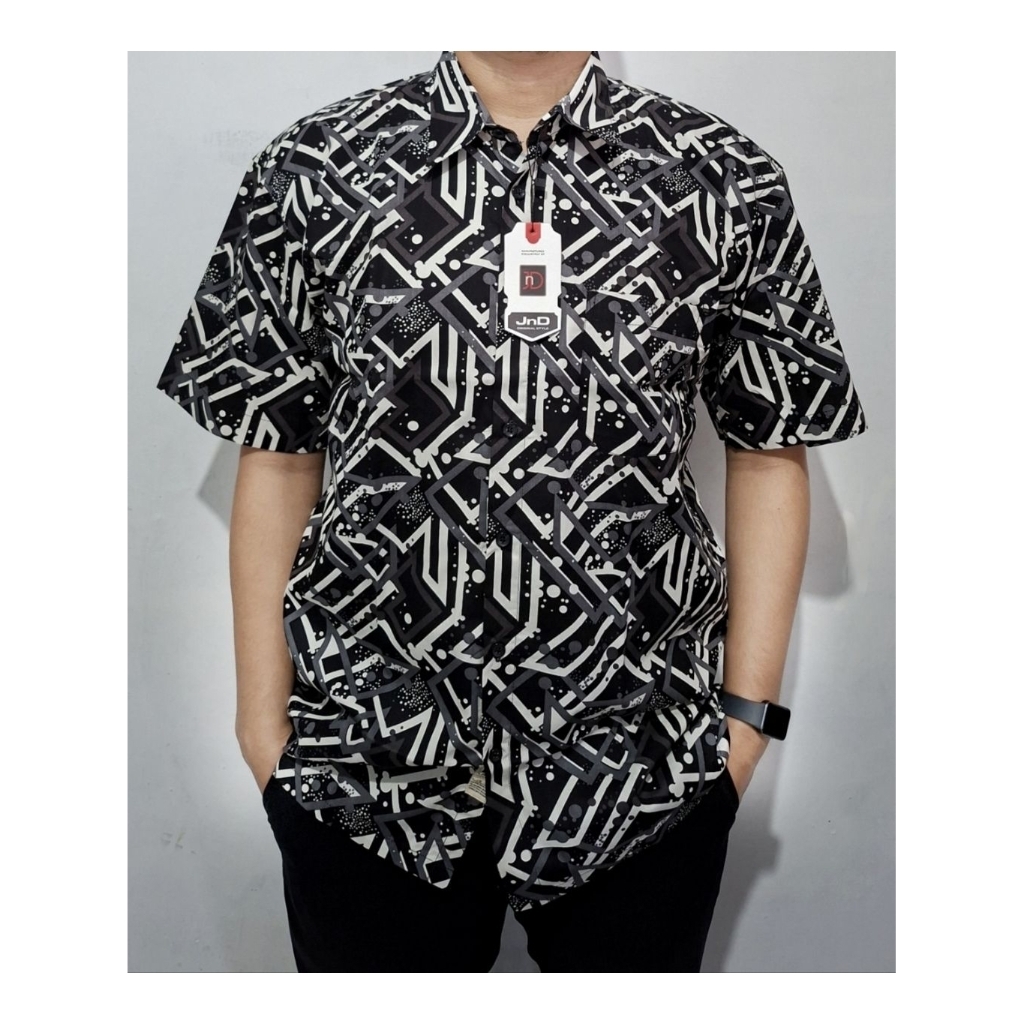 JnD Professional | ​Kemeja Distro Pria Motif Abstrak Hitam Putih Lengan Pendek Premium