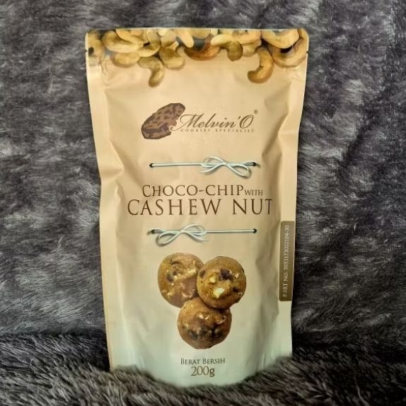 Chocochip with Cashew Nut Cookies - Kue kering coklat dengan kacang mede