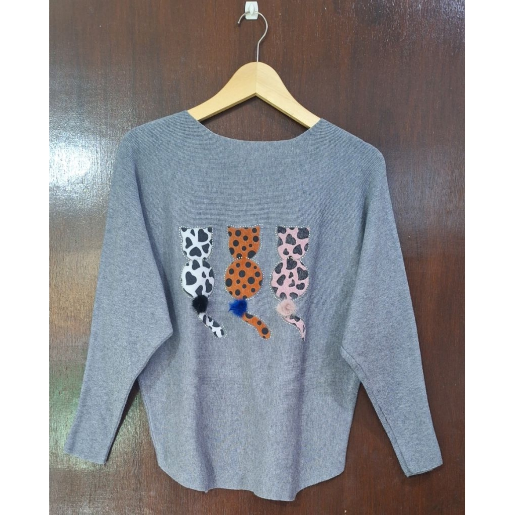 Blouse rajut motif kucing pompom