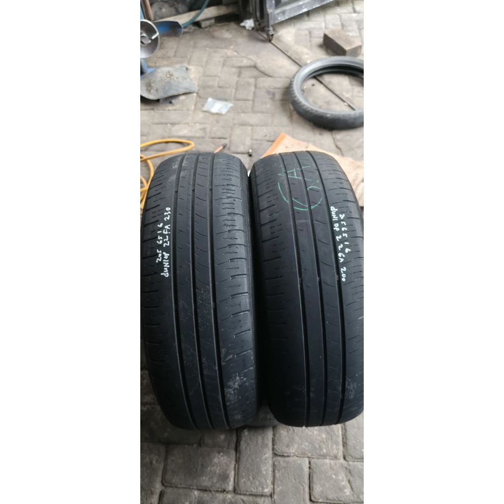 Ban Mobil bekas Dunlop Enasave EC300 205/65 r16 innova 205 65 16. Tahun pembuatan 2022 tambalan satu