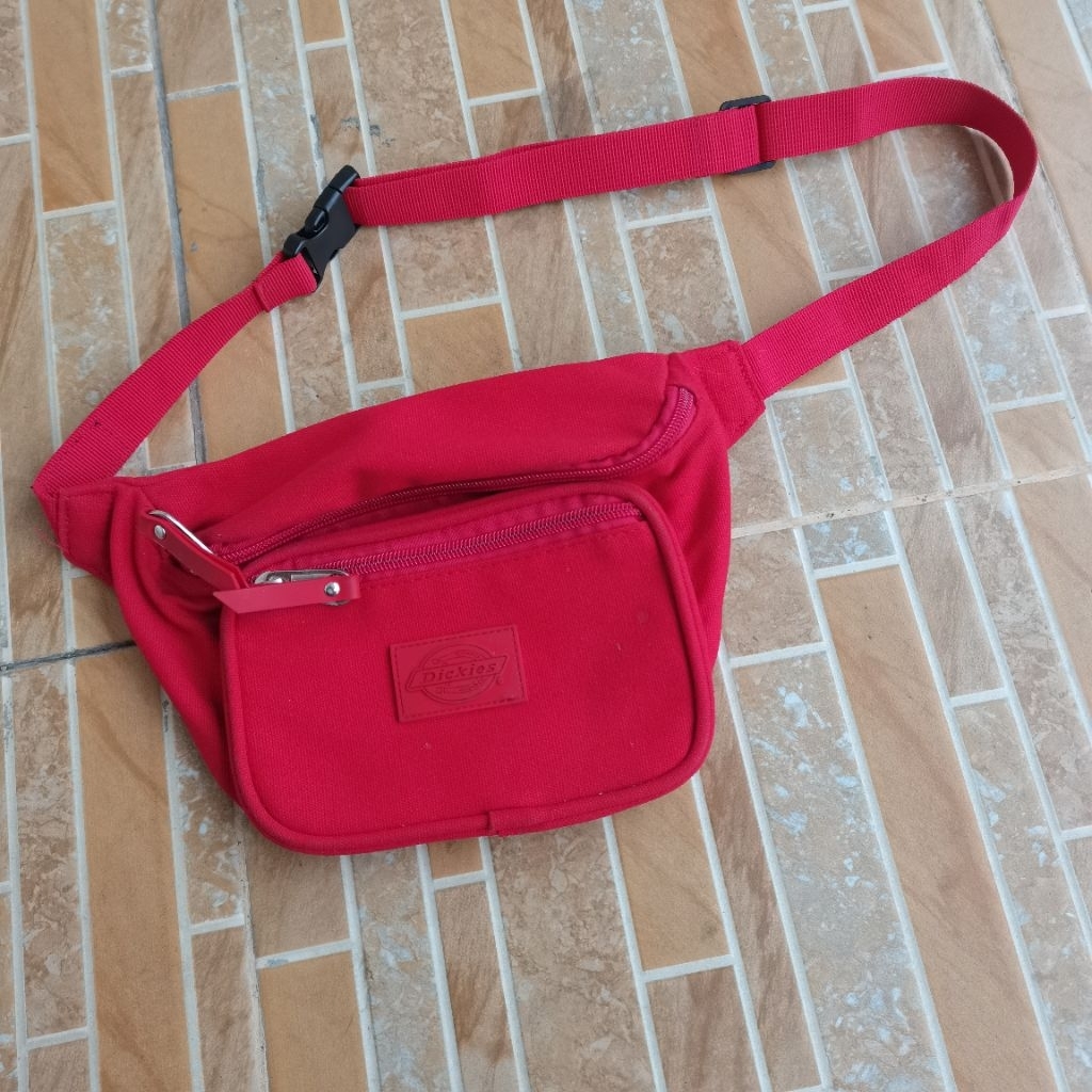 1080. TAS SLEMPANG DICKIES WARNA MERAH PRELOVED