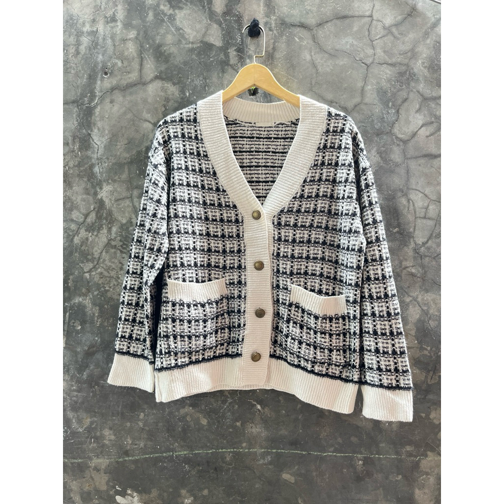 Preloved Baju Atasan Tweed Sweater Cardigan By GU GLobal UNIQLO Mulus Like New