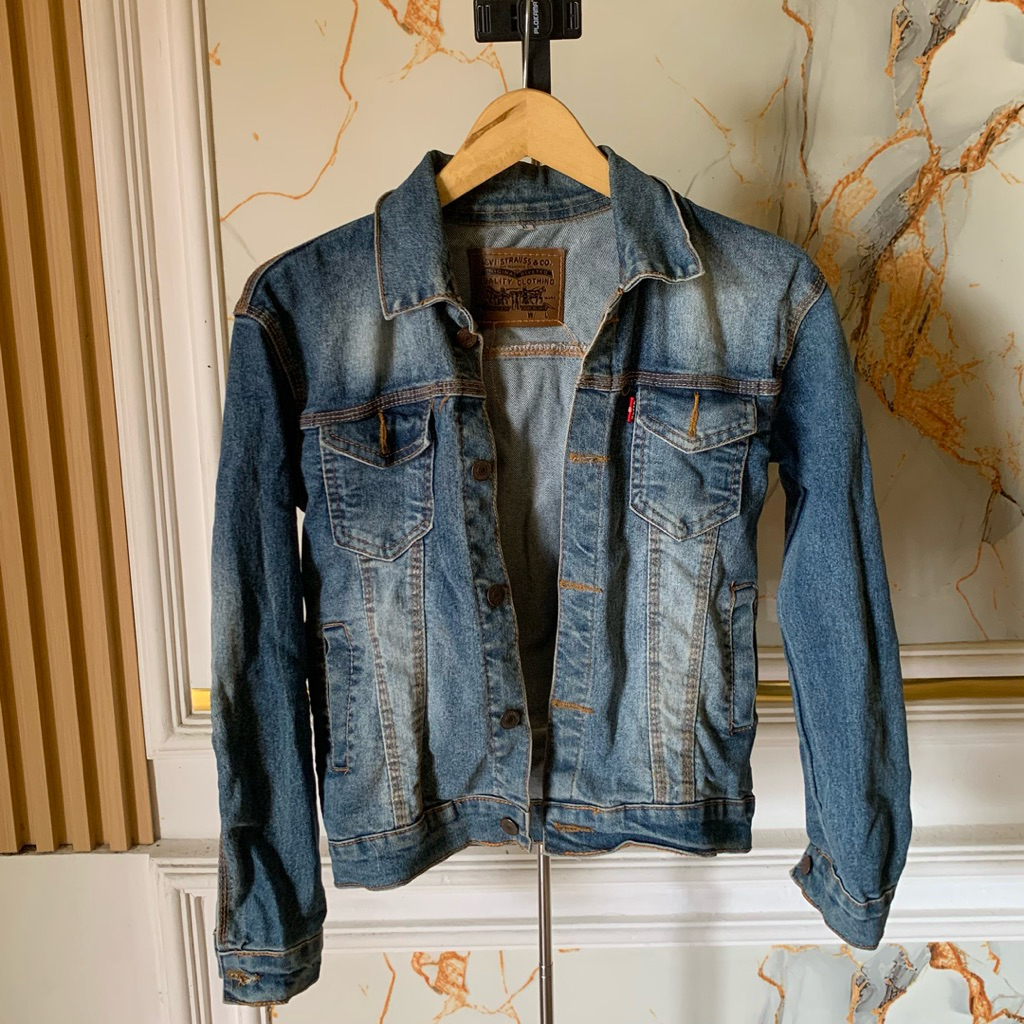 Preloved Jaket Levis cewe Original