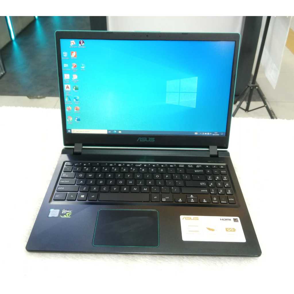 Laptop Leptop  F560u Core i5-8250  Ram 12 gb Ssd 256 gb hdd 1tb  vga gtx1050 4 gb 15 inc core i5/12g