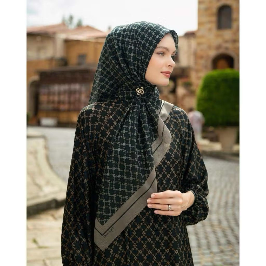 Serenite Scarf Hitam Heaven Lights - Hijab Motif Segi Empat