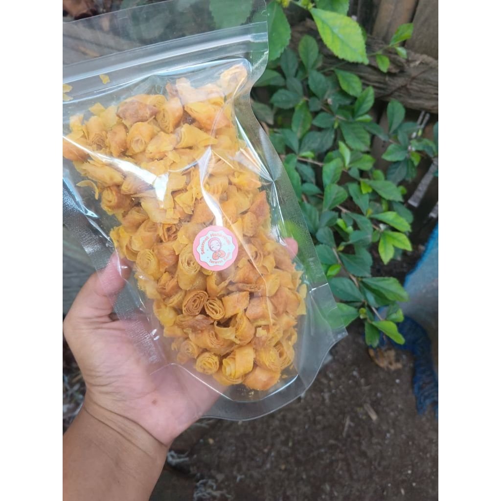 Lumring Lumpia kering_Rasa:Balado,Pedas,Jagung manis 50gr 100gr 200gr 500gr