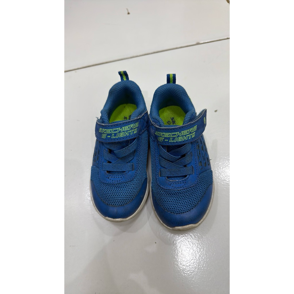 Skechers Preloved Sepatu Anak Laki-laki Model S-Lights Warna Biru dengan Tali Velcro Nyaman