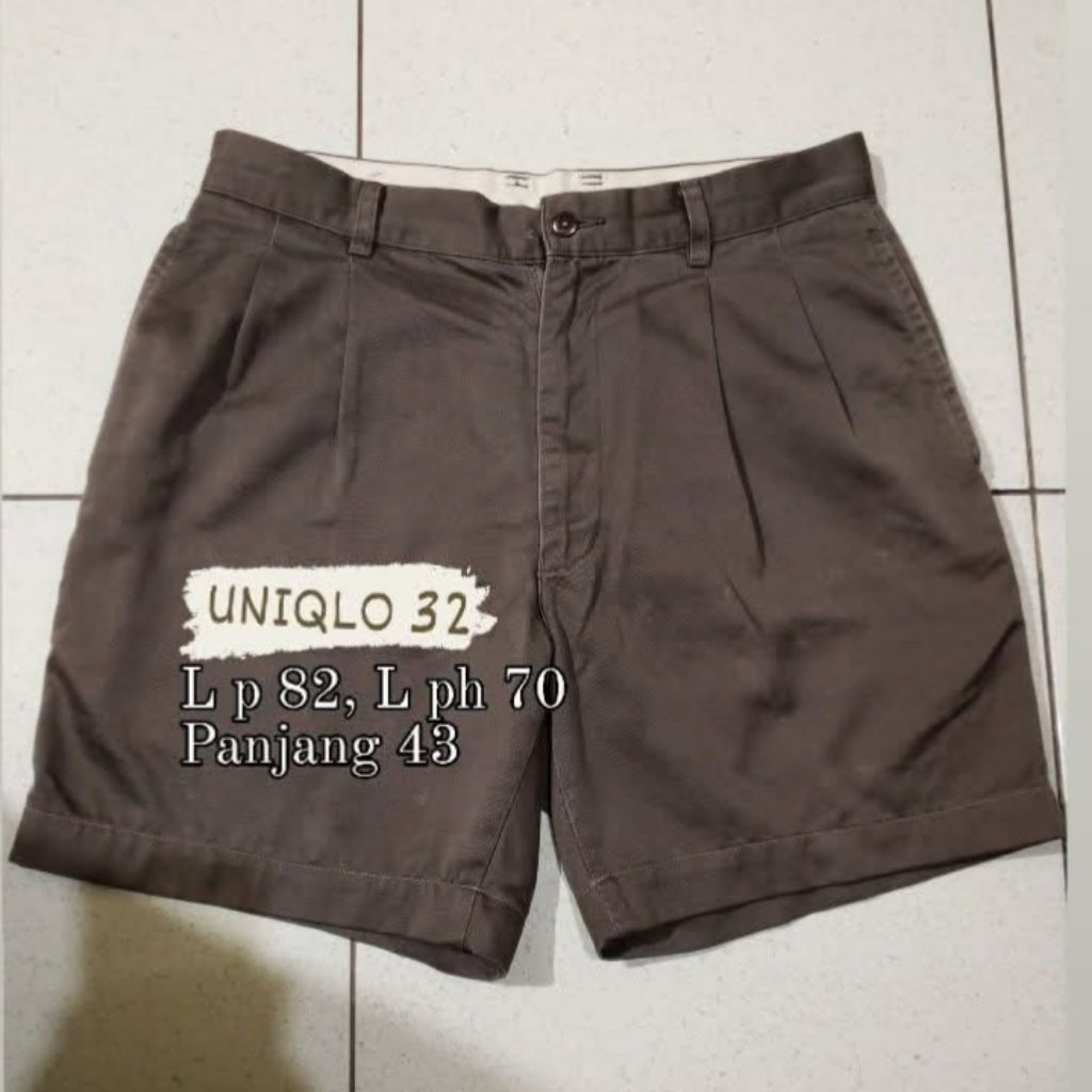 CELANA PENDEK CHINO PRIA UNIQLO