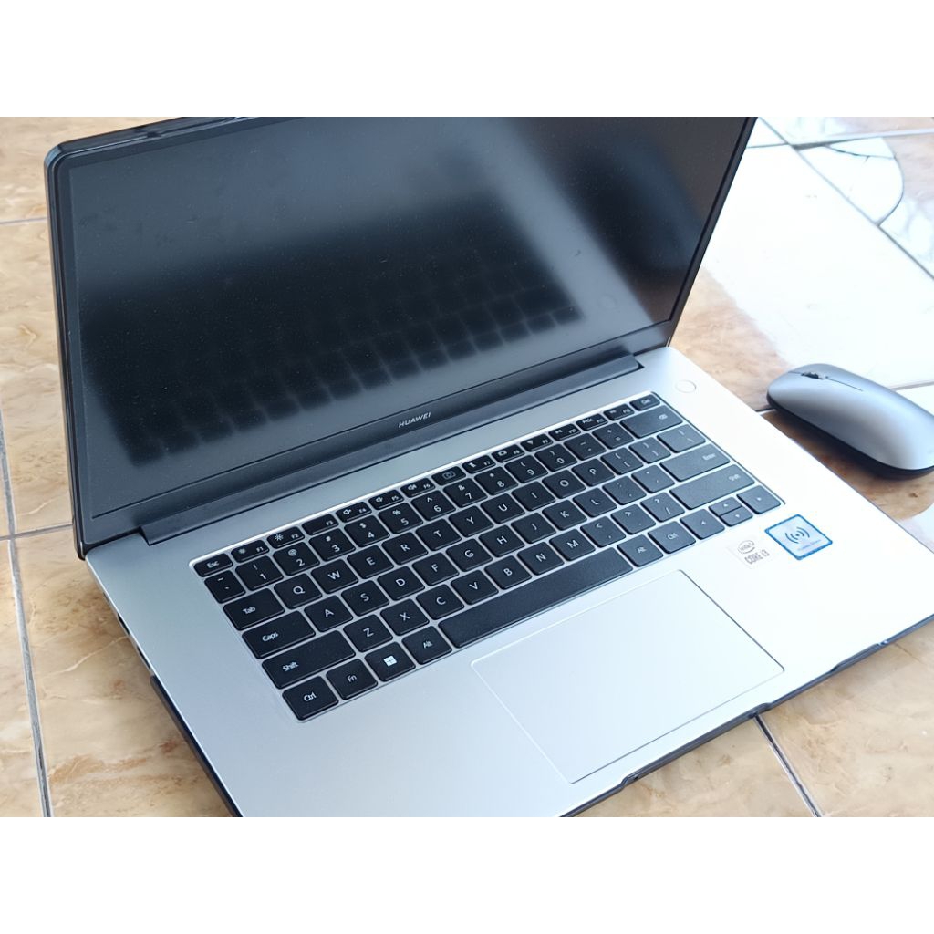 (BEKAS) HUAWEI MATEBOOK D15 KONDISI SANGAT ISTIMEWA'