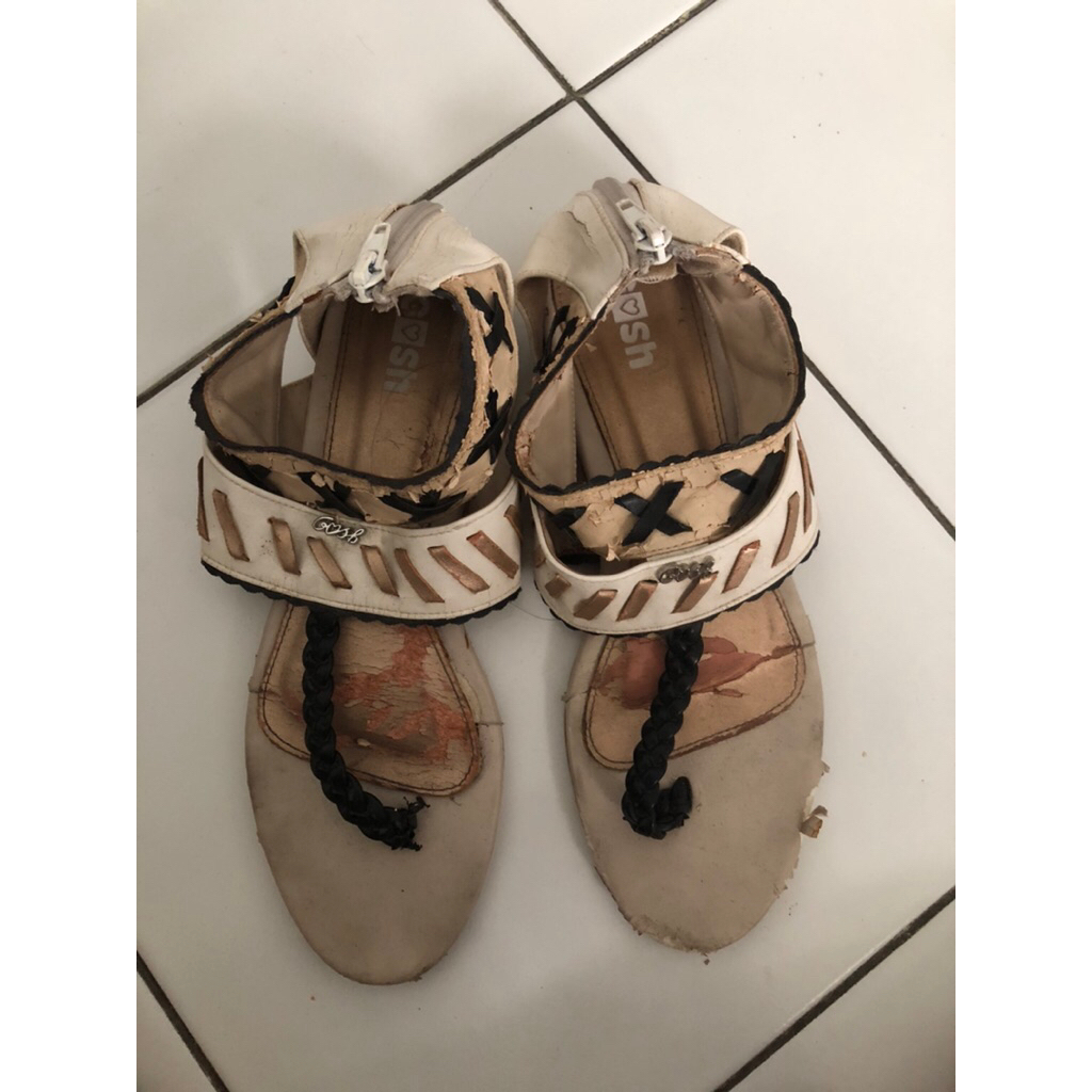 preloved Gosh sandal