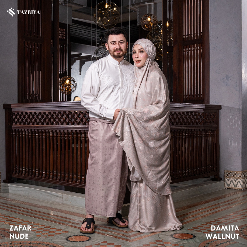 New Tazbiya - Gift Set Couple Mukena & Sarung (Raya Hampers Gift Box Raya Couple Isi Mukena Dan
