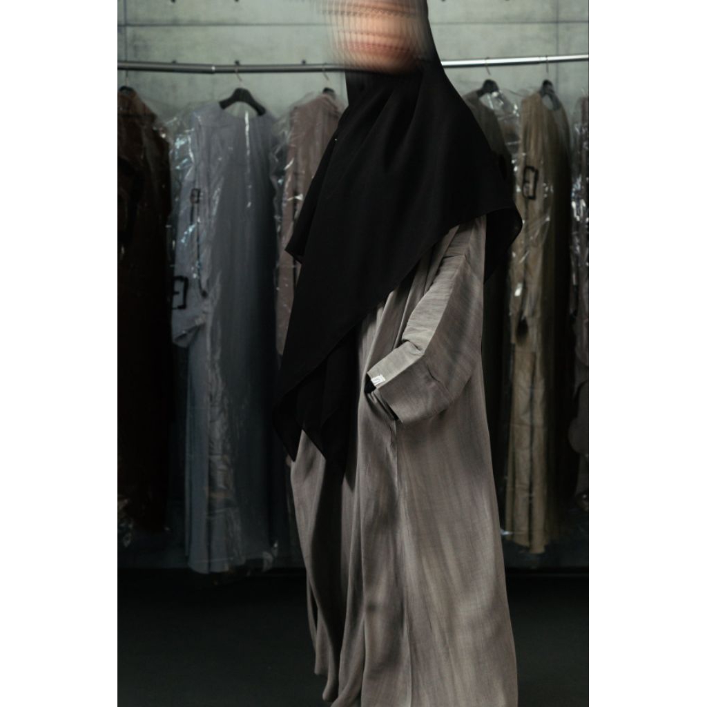 ELMADINA ABAYA | Timeless Literally Abaya Truffle size S | Elmadina Timeless Abaya Truffle | Kemejab