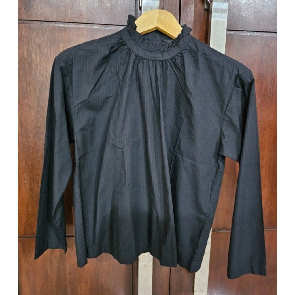 Blouse hitam UNIQLO