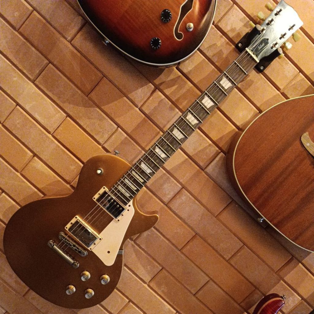 Gibson Les Paul Tribute Gold Top – Made in USA Tahun 2017 Second Mulus