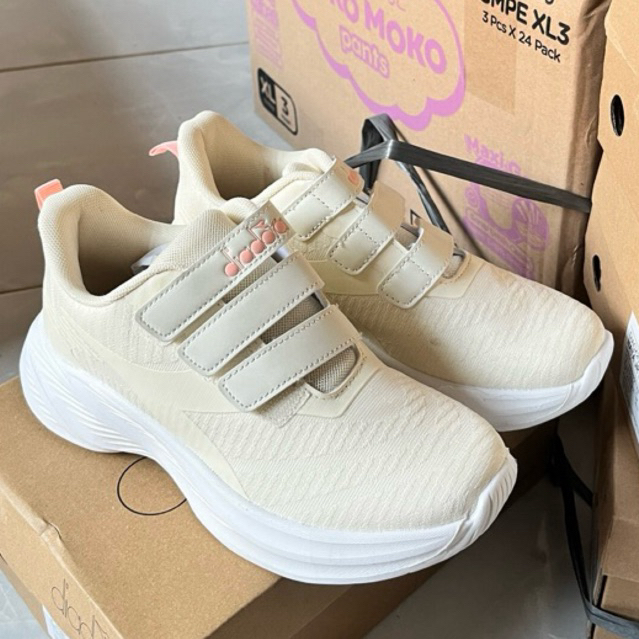 SALE SEPATU DIADORA ANAK SIZE 35