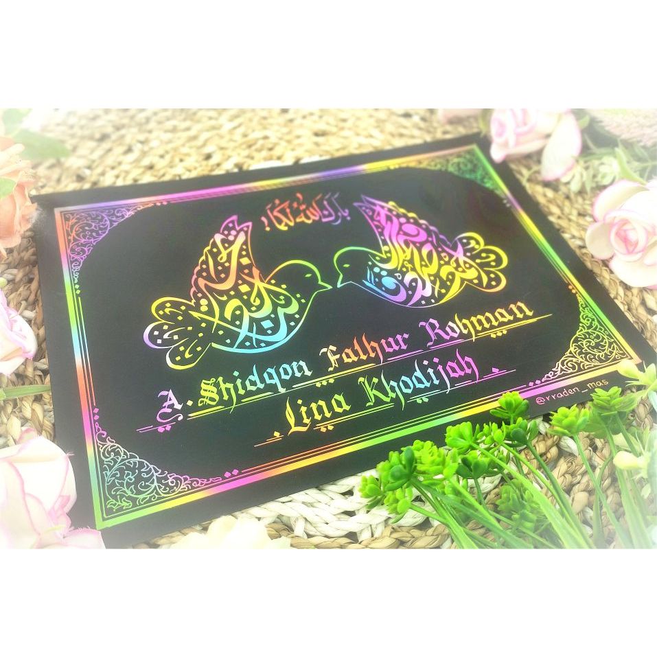 Kaligrafi Kertas Pelangi F4 A4 – Custom Nama / Doa Arab – Hiasan Dinding Islami Tanpa Pigura