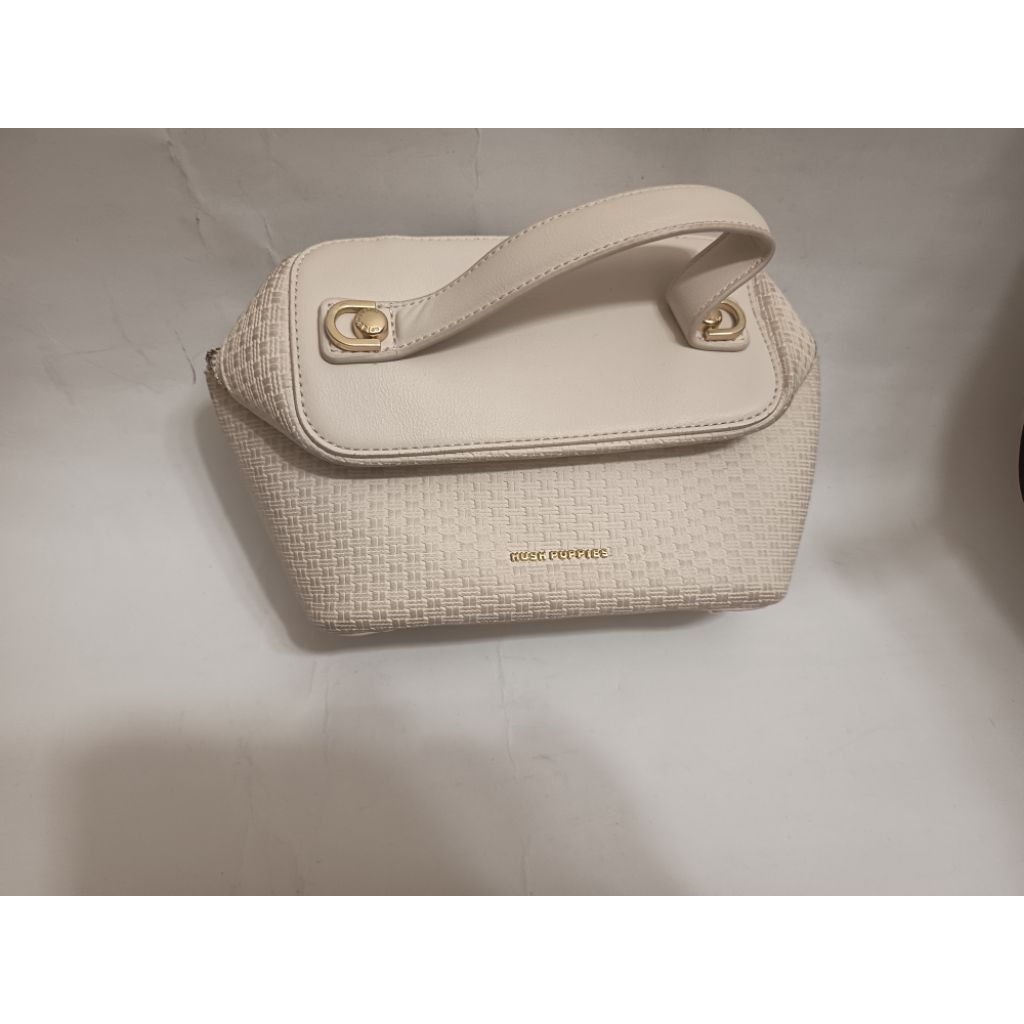 Tas hushpuppies warna putih