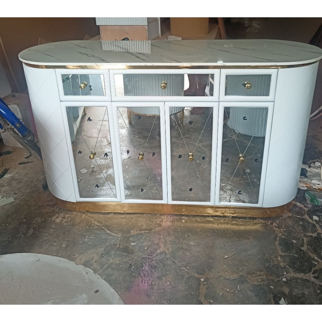 Bufet Tv Oval minimalis List gold/Lemari Tv modern full kaca