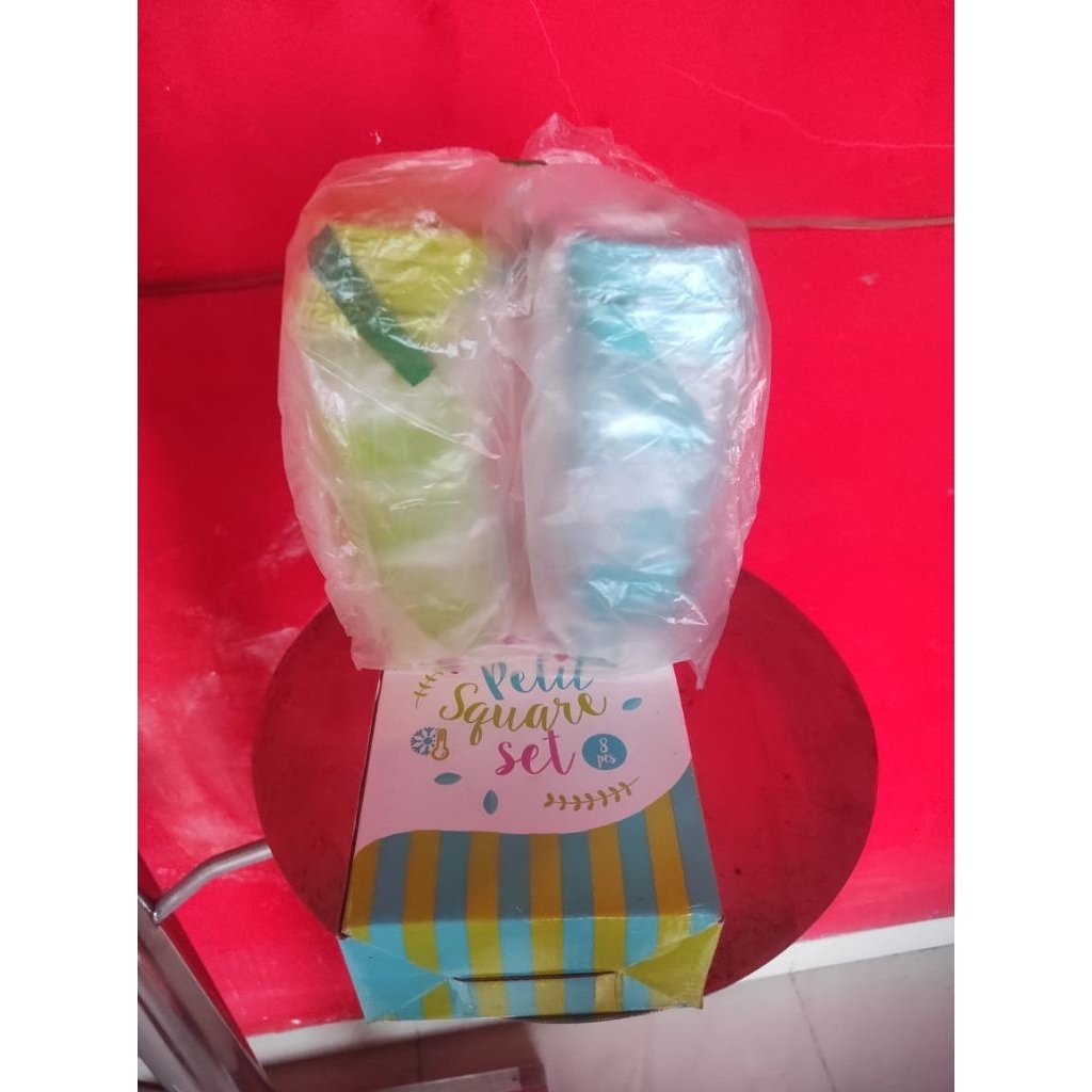 petite square tupperware