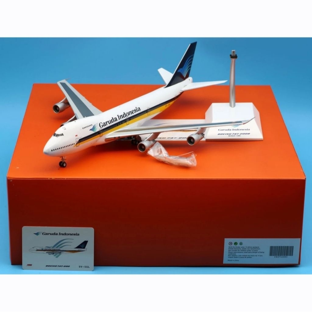 JC Wings Miniatur Pesawat 1/200 Garuda Indonesia Singapore Boeing B747-200 9V-SQL